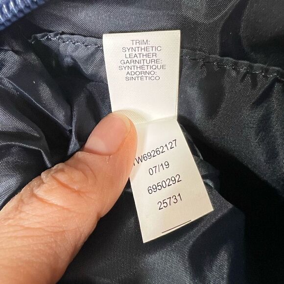 Tommy Hilfiger Women's Navy Blue Synthetic Leather Logo Print Cross Body Bag - Picture 14 of 14